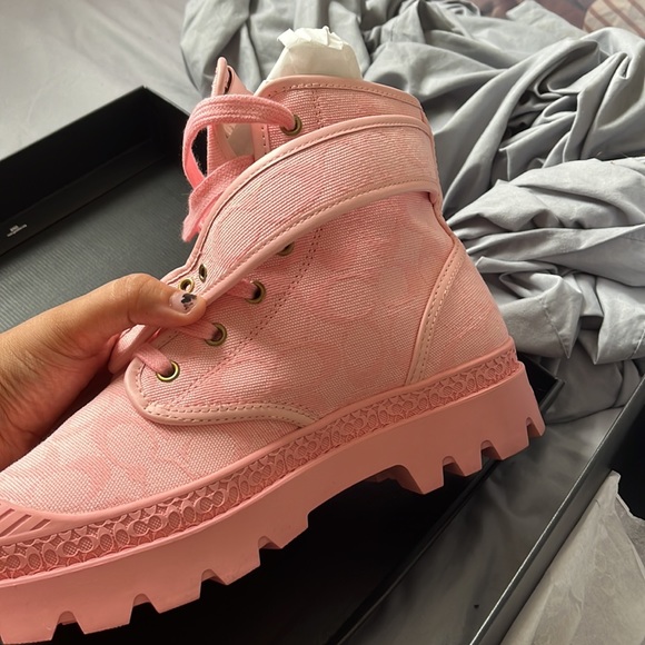 un opened brandnew with tags itself beautiful coach trooper canvas - Picture 4 of 6